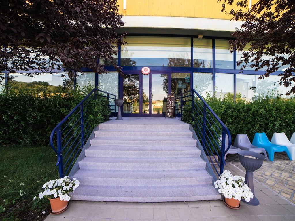Hotel Select Atessa Exteriör bild