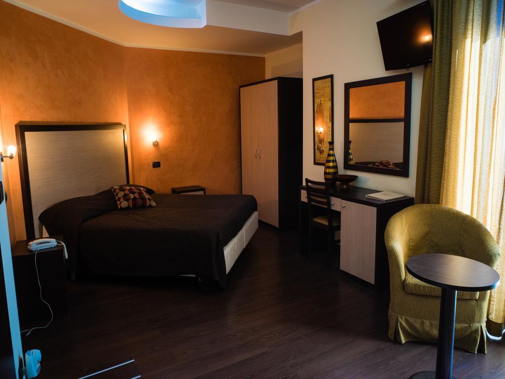 Hotel Select Atessa Exteriör bild
